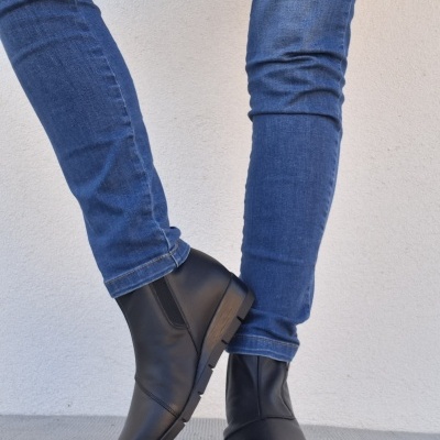 Bota Confortável em Pele Preta Valeria's Bota Confortável em Pele Preta Valeria's