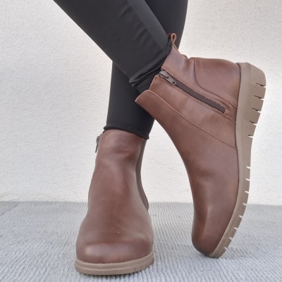 Bota Confortável em Pele Castanha Valeria's