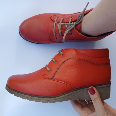 Bota Confortável em Pele Atacadores Vermelha Bota Confortável em Pele Atacadores Vermelha