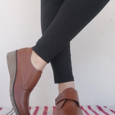 Sapatilha Confortável Velcro Castanha TP Sapatilha Confortável Velcro Castanha TP