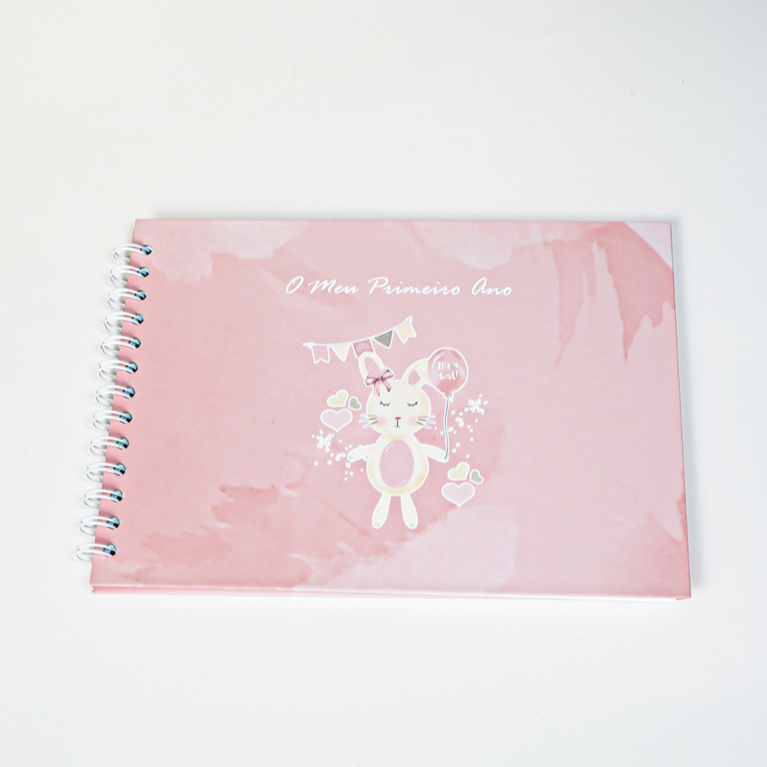 Coelhinho Rosa - Álbum do 1º Ano do Bebé - Menina