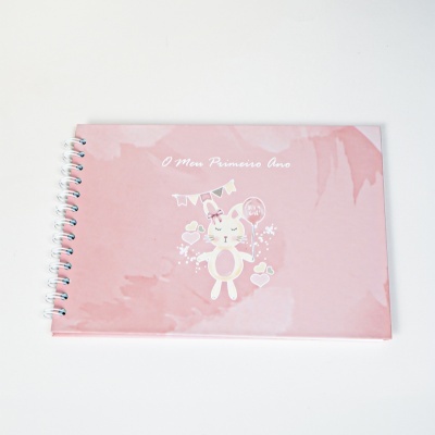 Coelhinho Rosa - Álbum do 1º Ano do Bebé - Menina