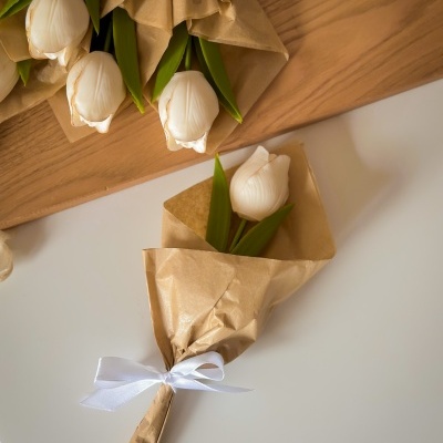 Tulipa decorativa em cera