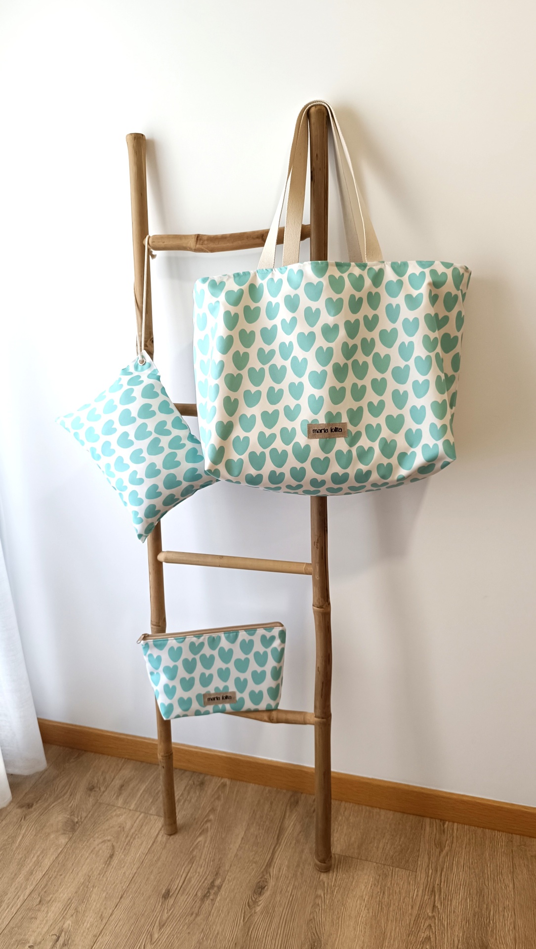 SACO DE PRAIA CORAÇÕES AQUA