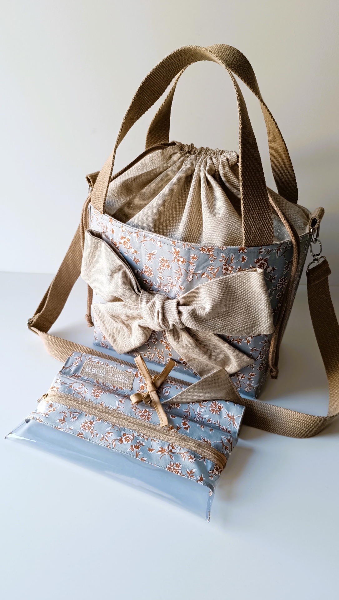 LANCHEIRA TÉRMICA AZUL CLARO COM FLORES