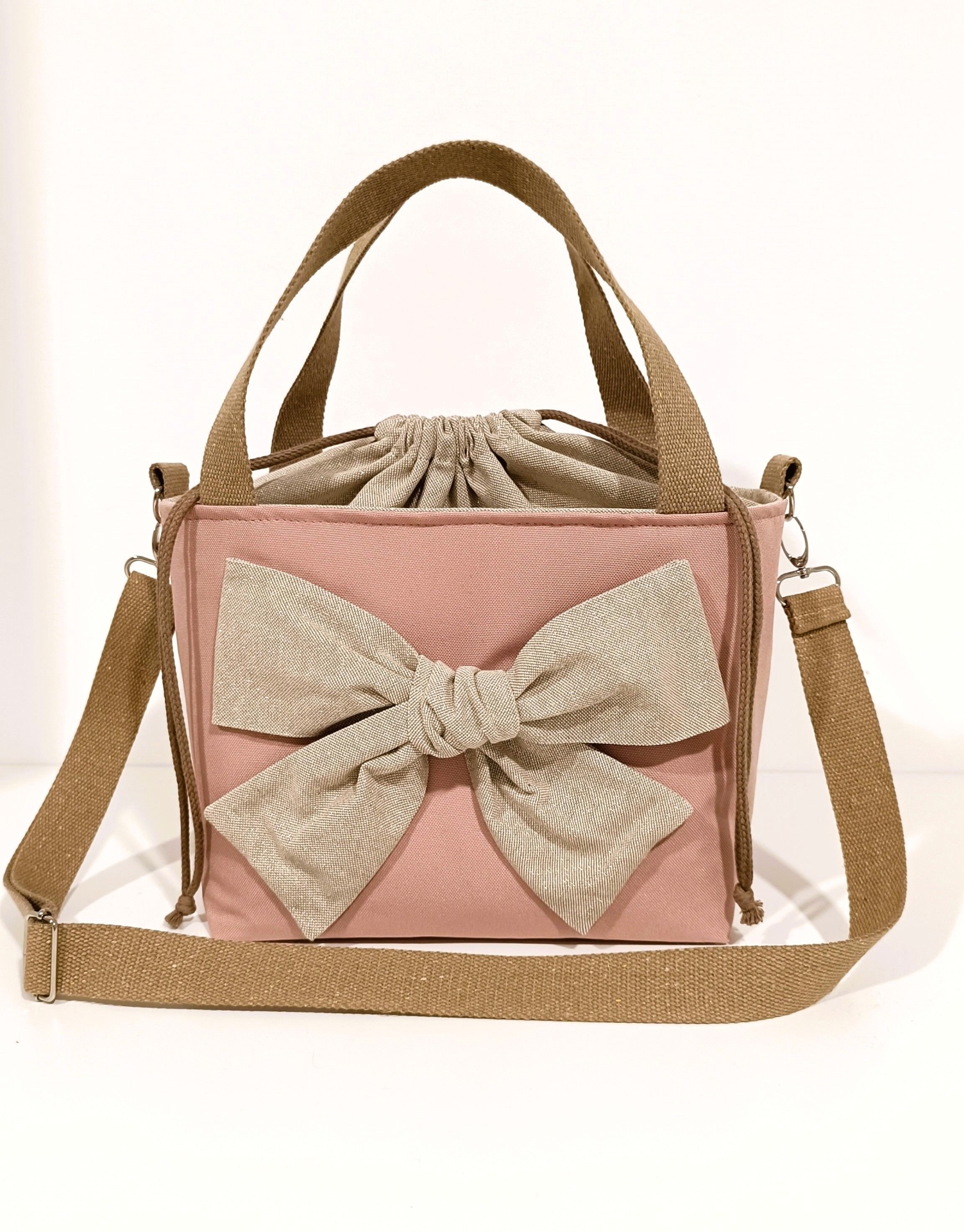 Lancheira térmica rosa bebé + alças bege escuro