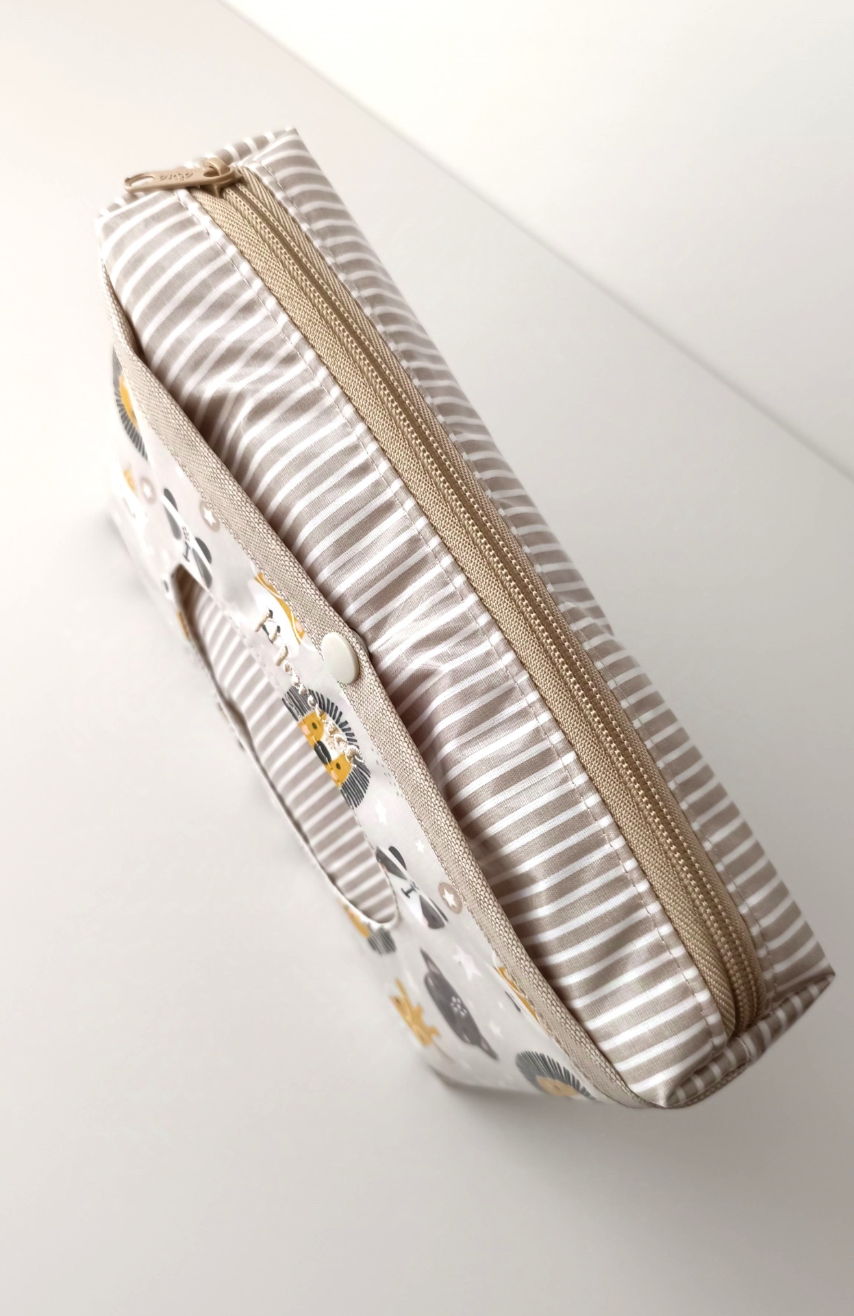 NÉCESSAIRE COM SEPARADOR TOALHITAS