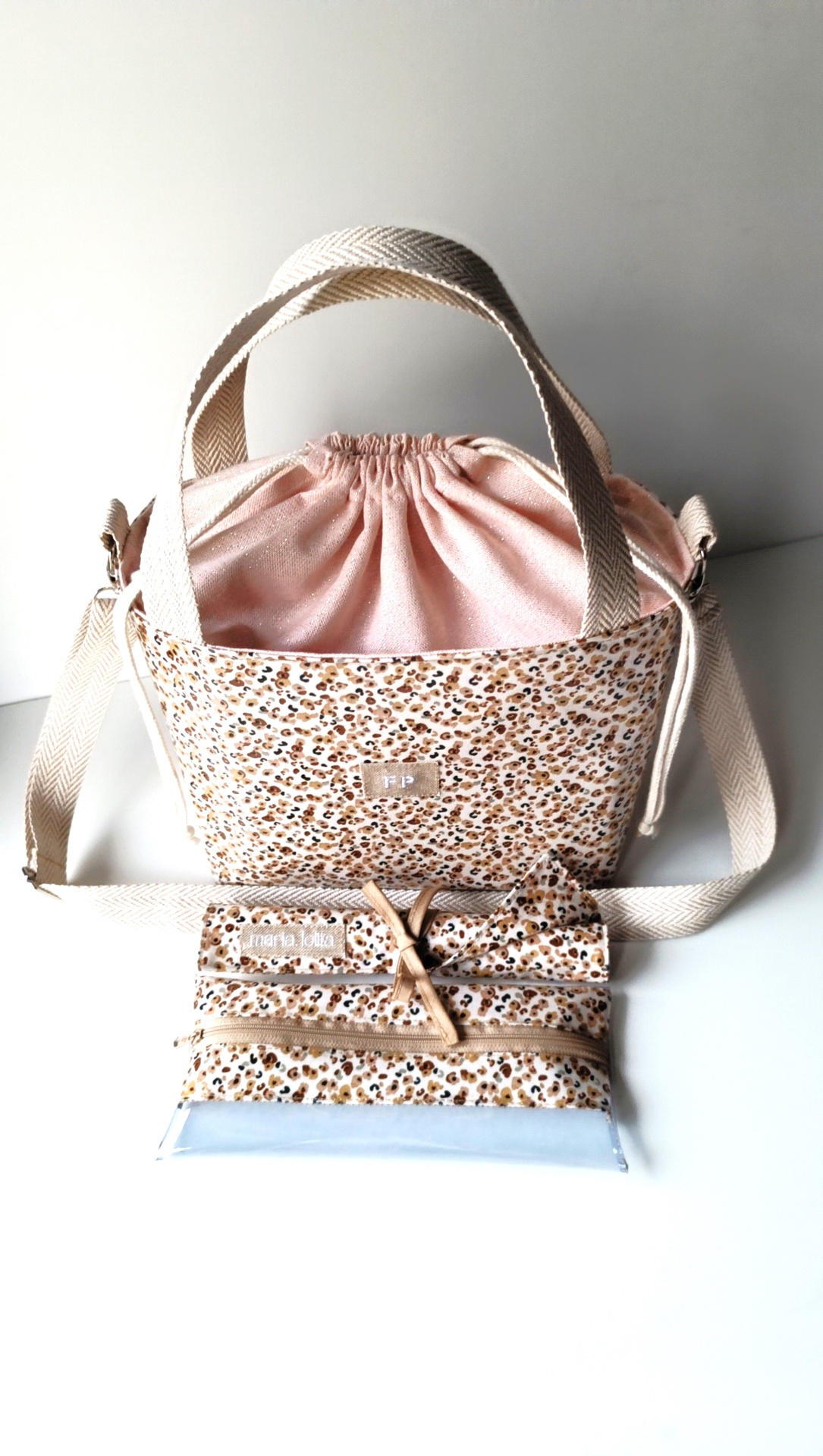 Lancheira térmica florzinhas e linho rosa + alças crú espinhado