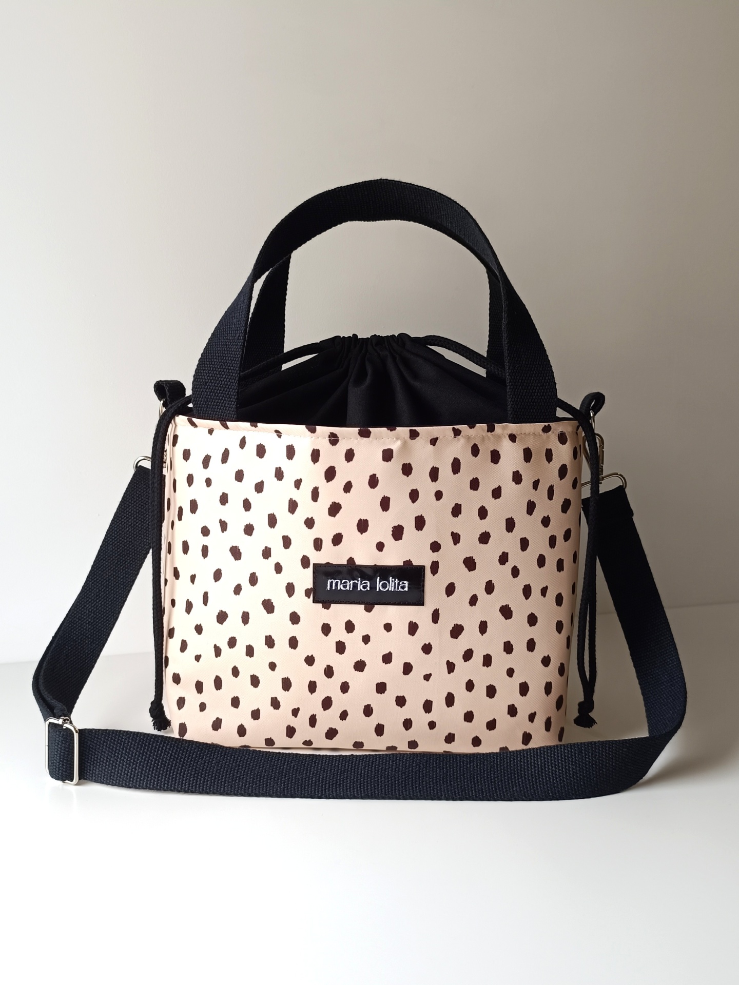 LANCHEIRA TÉRMICA BEGE COM PINTAS PRETAS