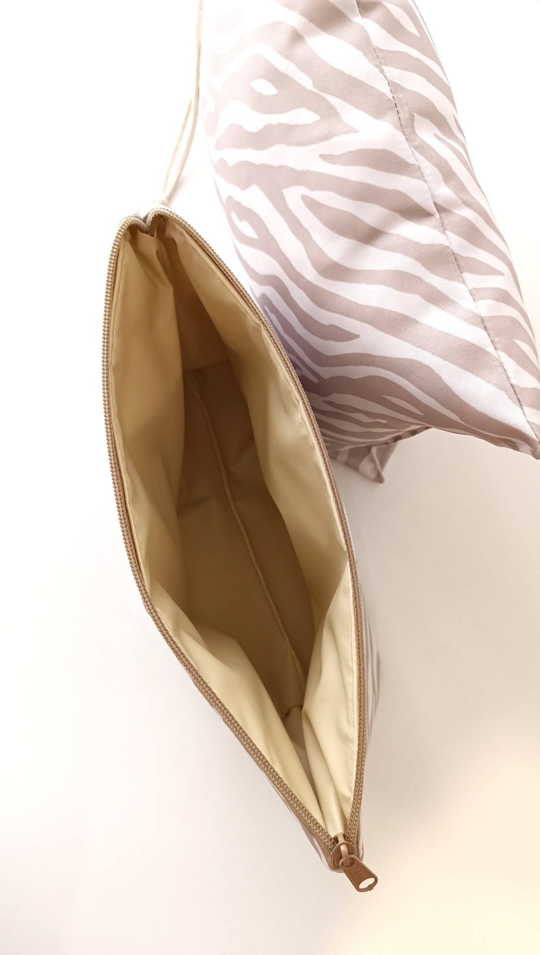 BOLSA TÉRMICA + ALMOFADA ZEBRA BEGE