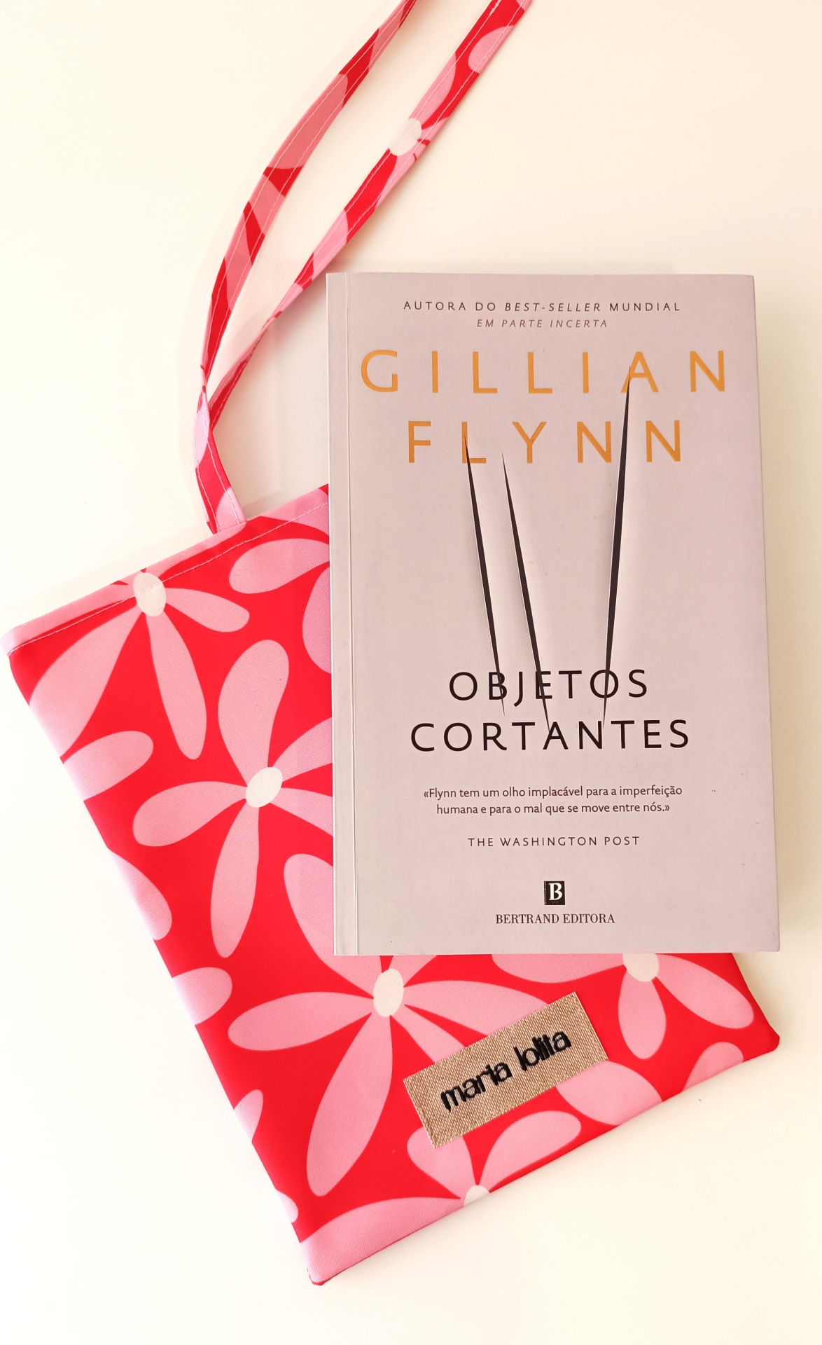 CAPA PARA LIVRO MALMEQUERES ROSA COM VERMELHO