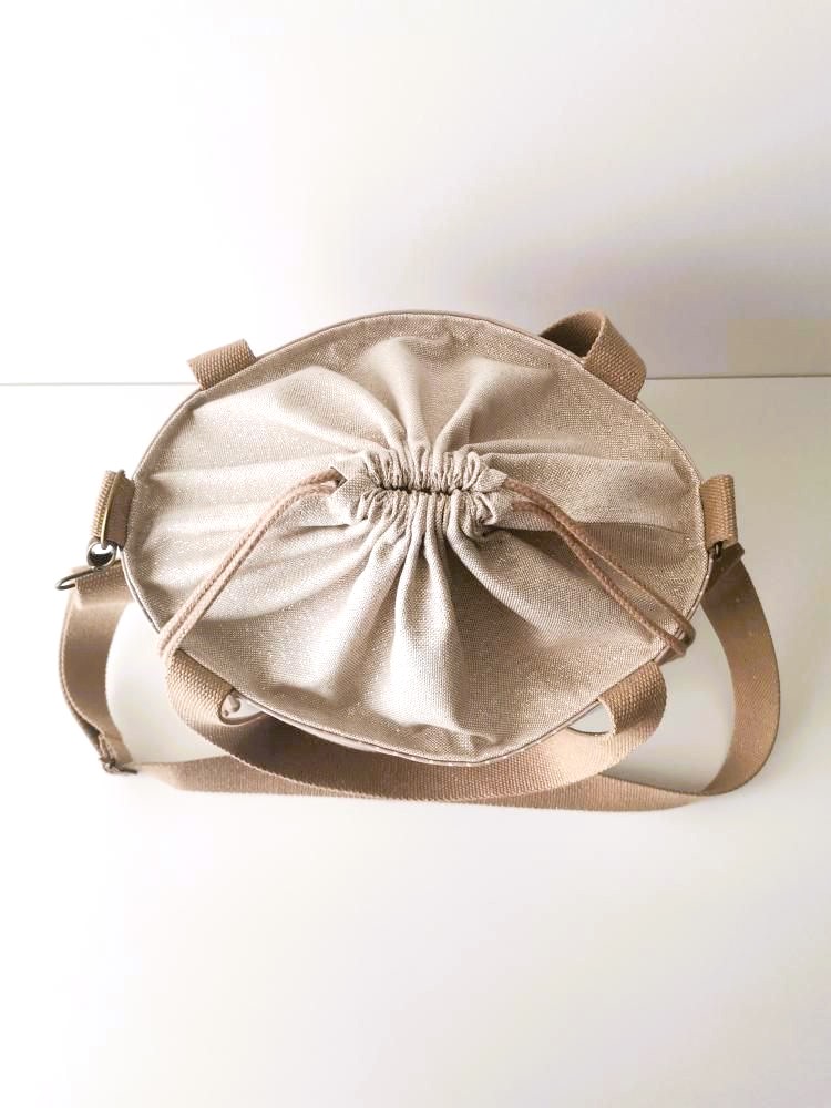 LANCHEIRA TÉRMICA BEGE COM PINTINHAS