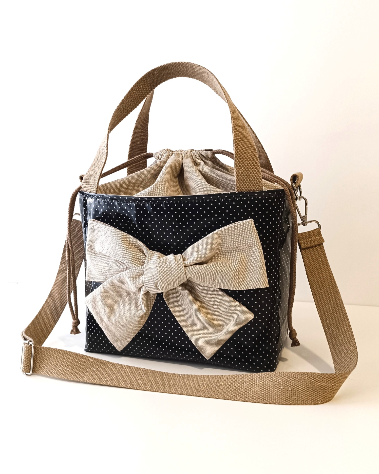 Lancheira térmica preto com pintinhas e linho bege + alças bege escuro