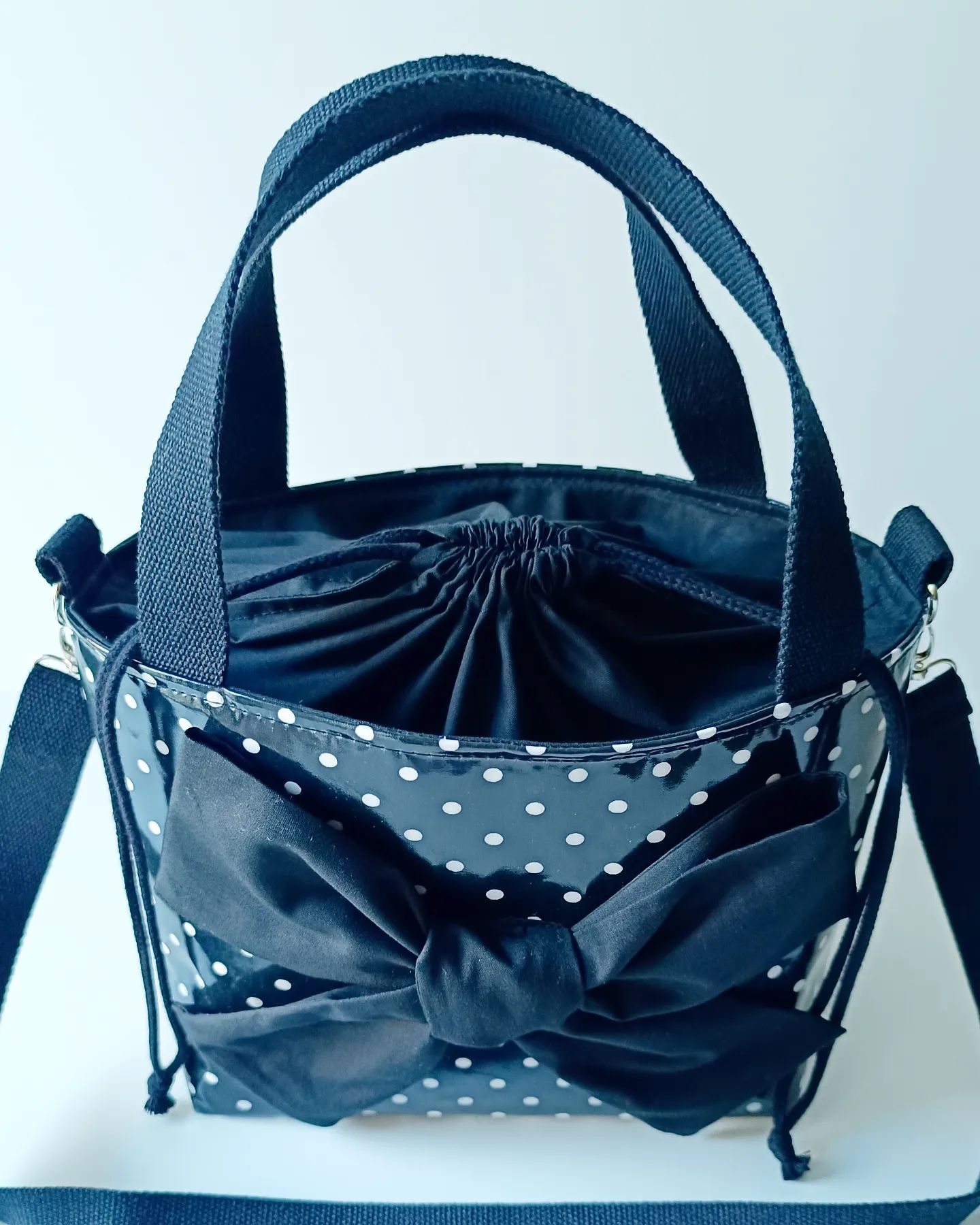 LANCHEIRA TÉRMICA PRETO COM BOLAS