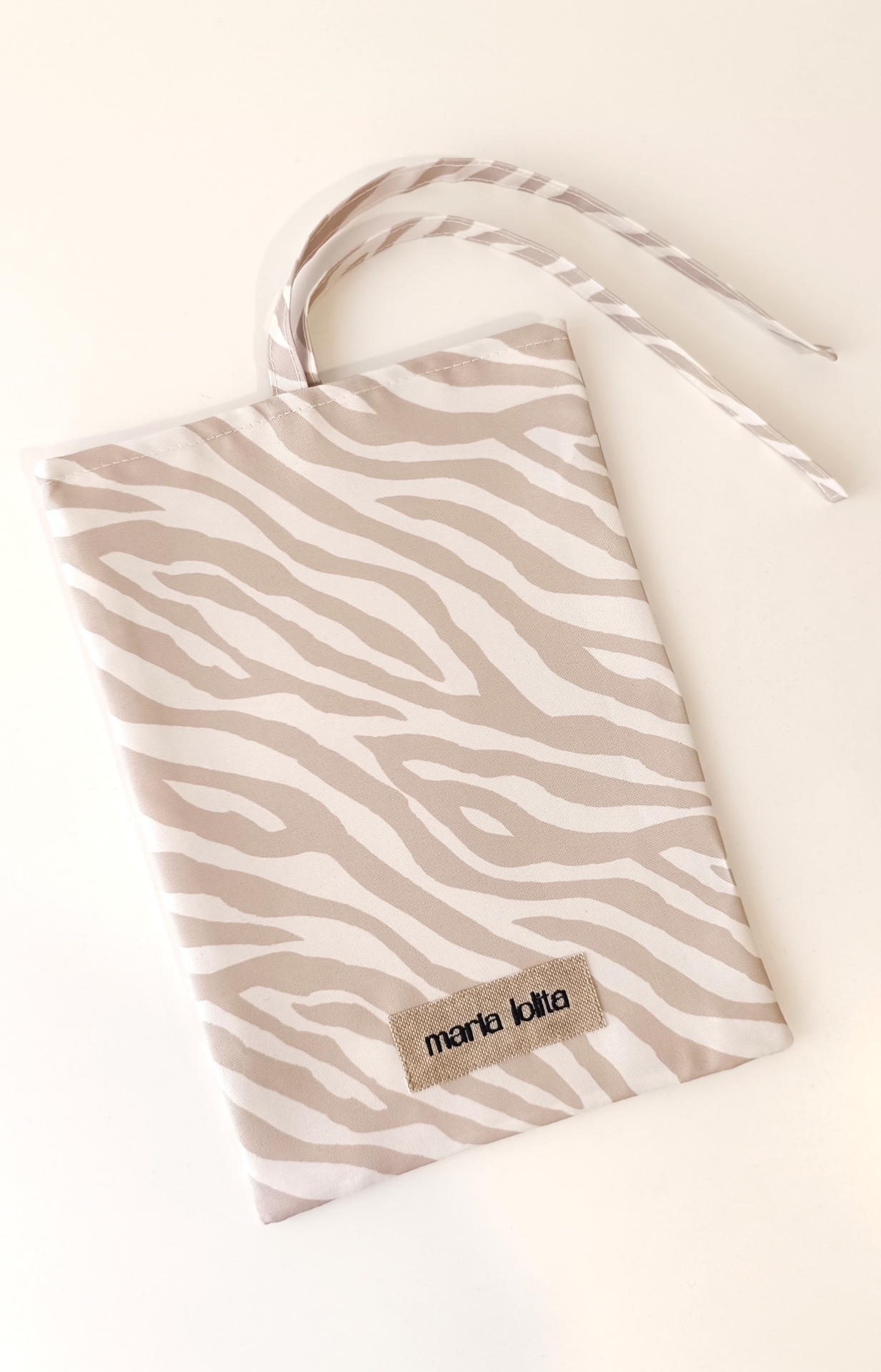 CAPA LIVRO ZEBRA BEGE