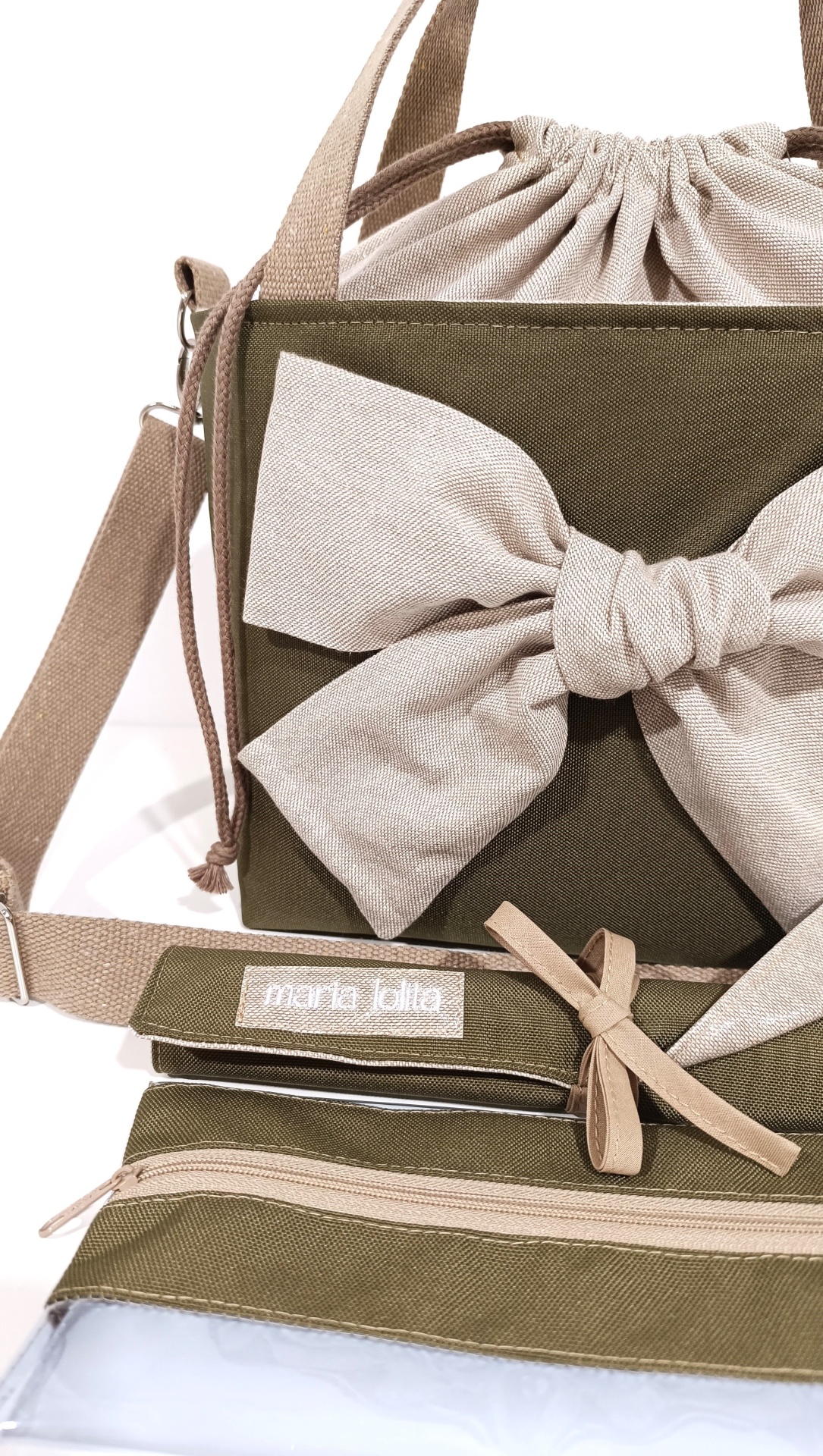 Lancheira térmica verde tropa e linho bege + alças bege escuro