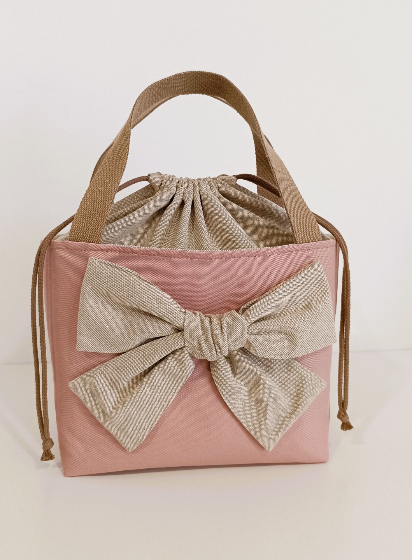 Lancheira térmica rosa bebé + alças bege escuro