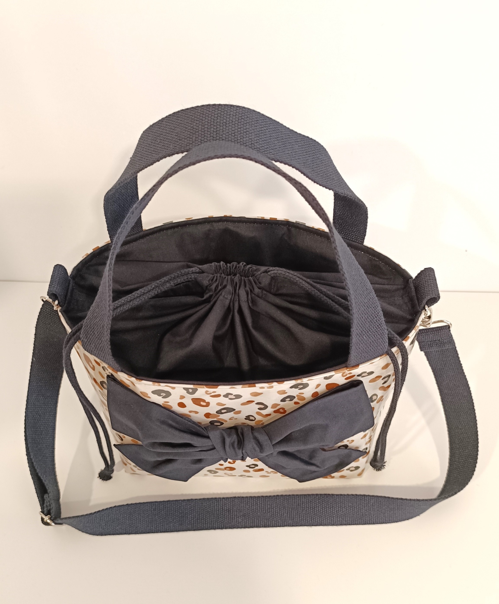 Lancheira térmica tigresa e preto + alças preto