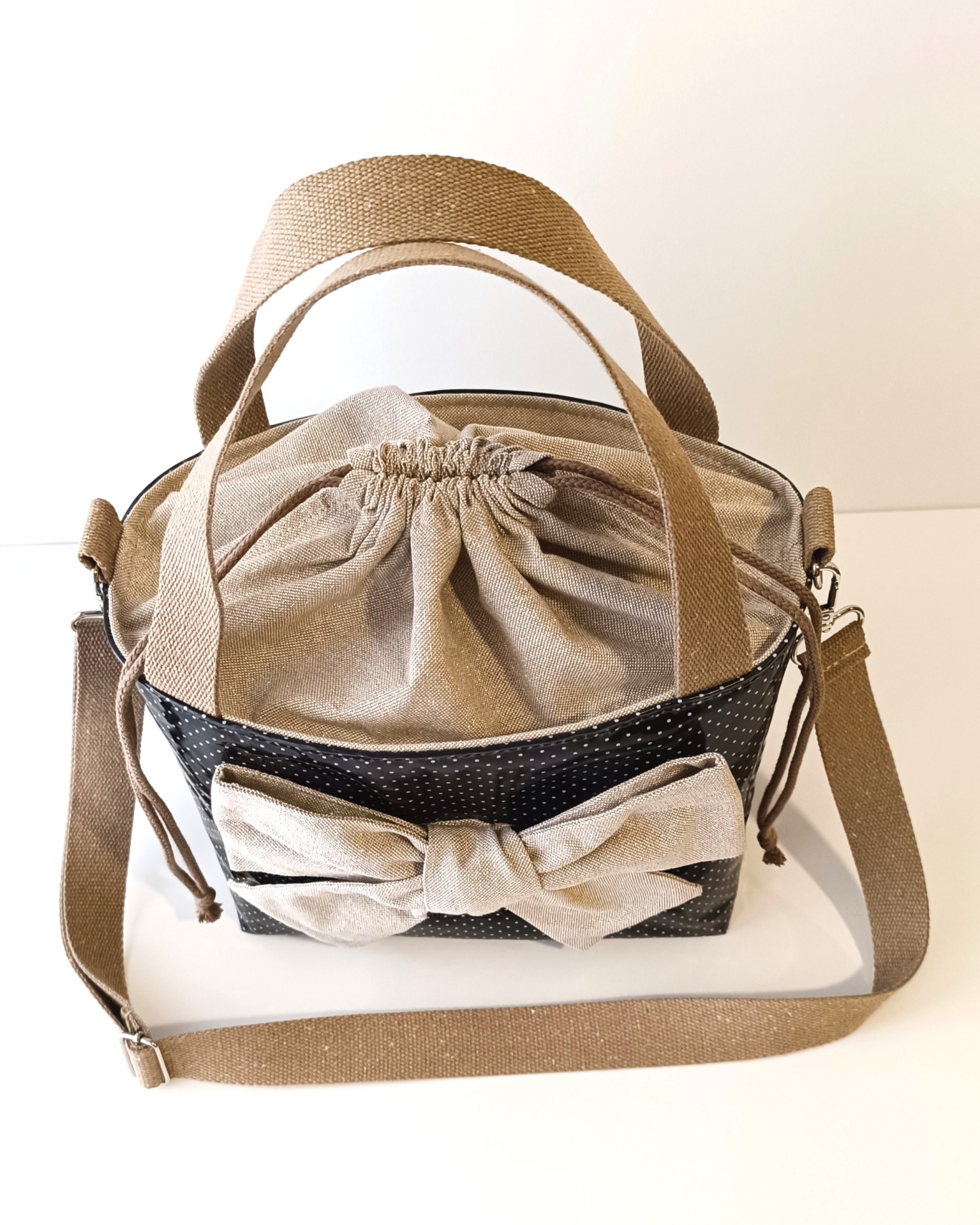 Lancheira térmica preto com pintinhas e linho bege + alças bege escuro