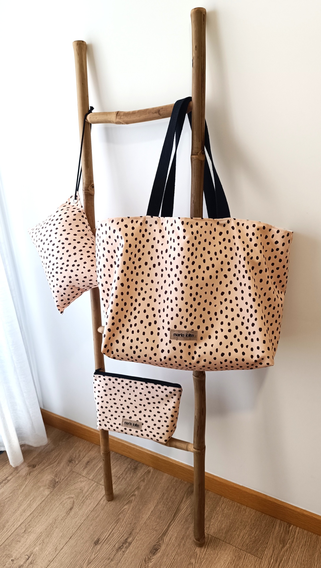 SACO DE PRAIA PINTAS PRETAS COM BEGE