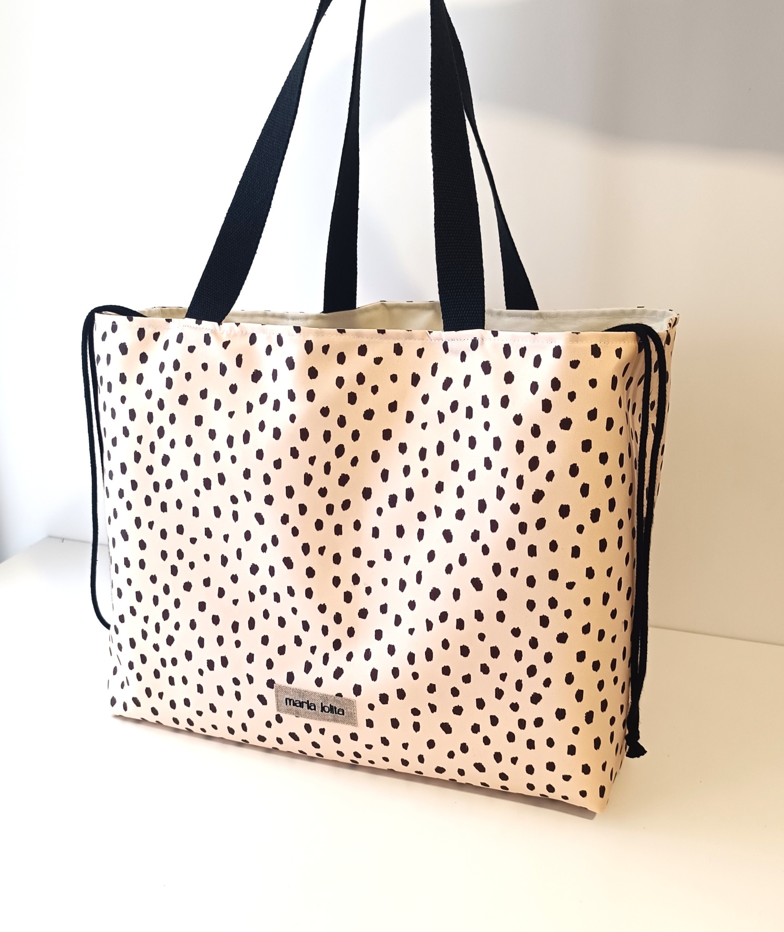 SACO DE PRAIA PINTAS PRETAS COM BEGE