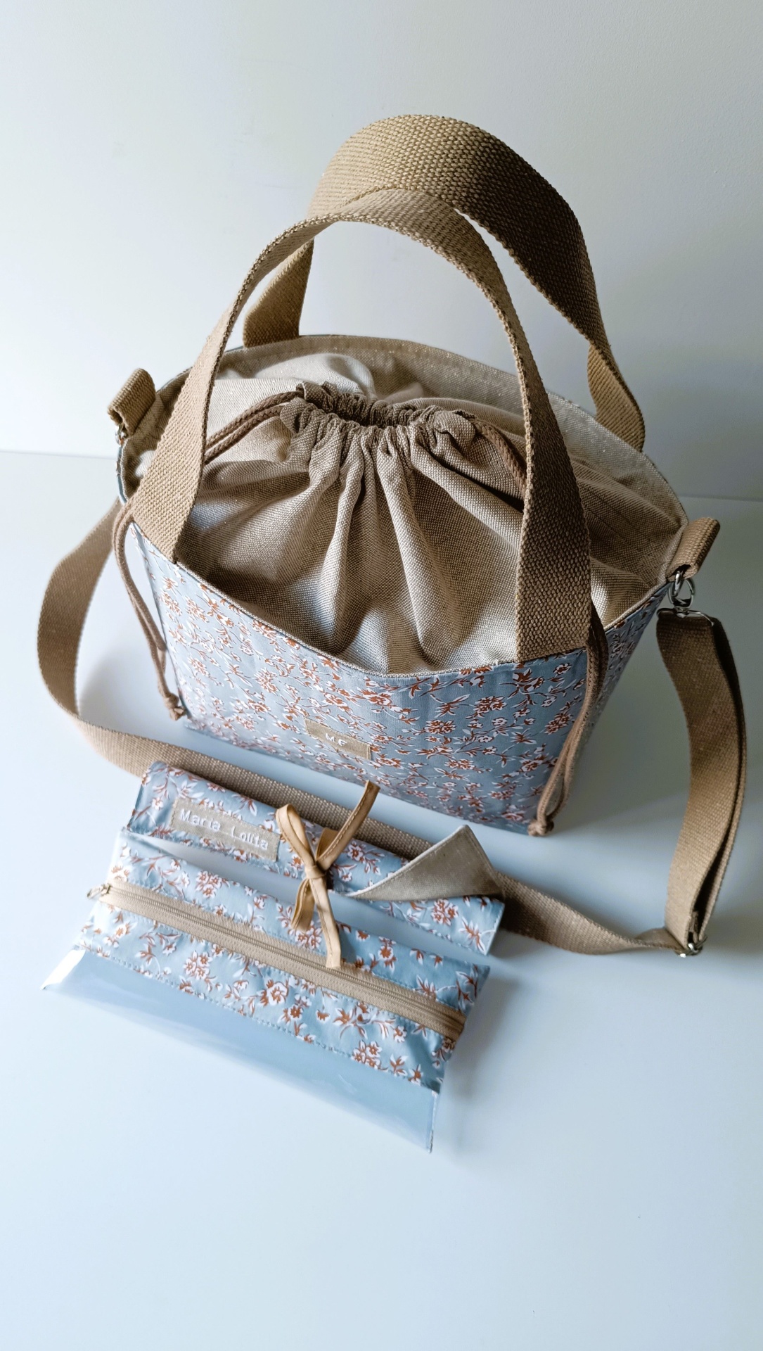 LANCHEIRA TÉRMICA AZUL CLARO COM FLORES