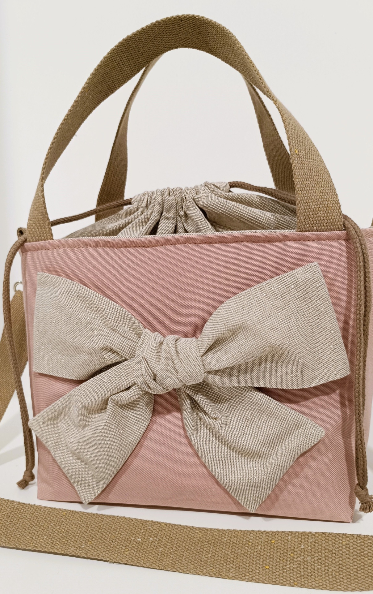 Lancheira térmica rosa bebé + alças bege escuro