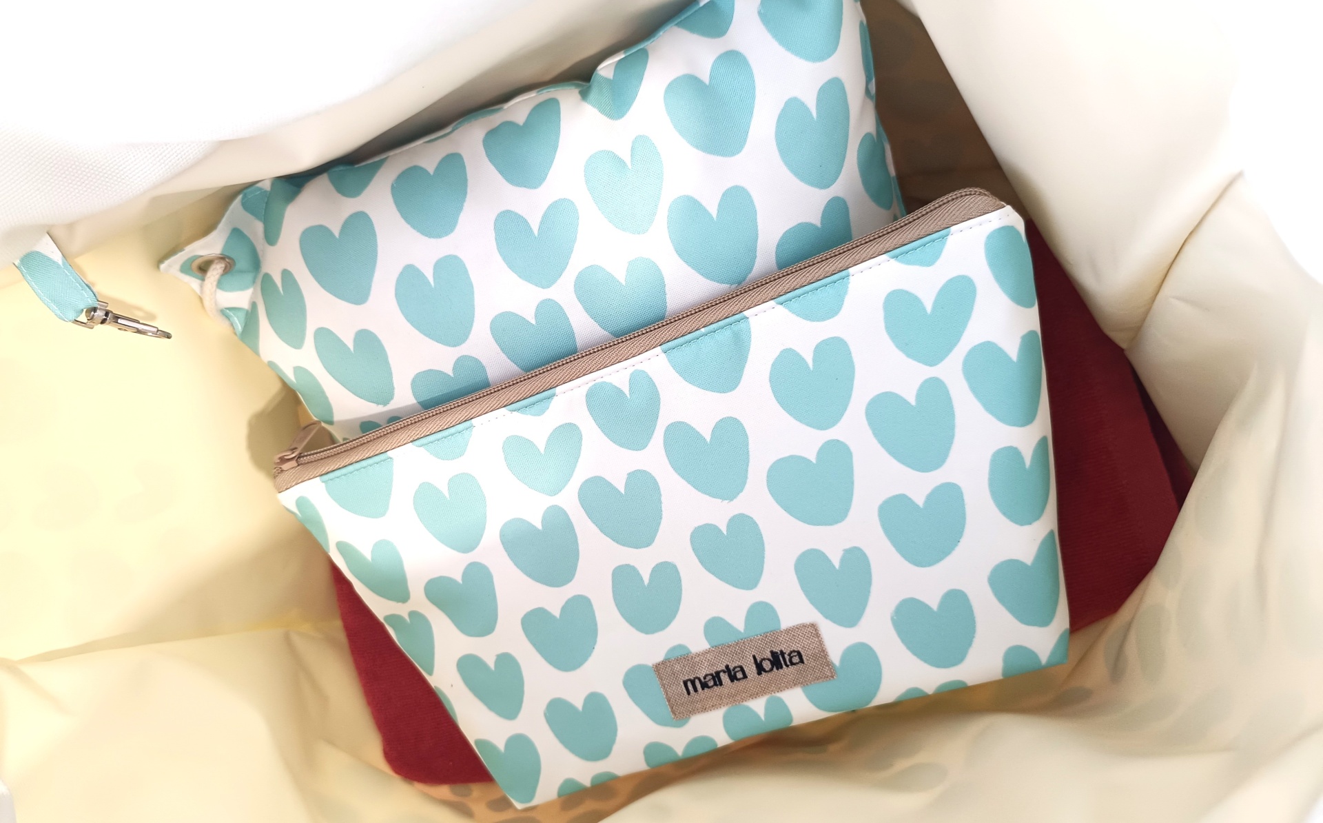 SACO DE PRAIA CORAÇÕES AQUA