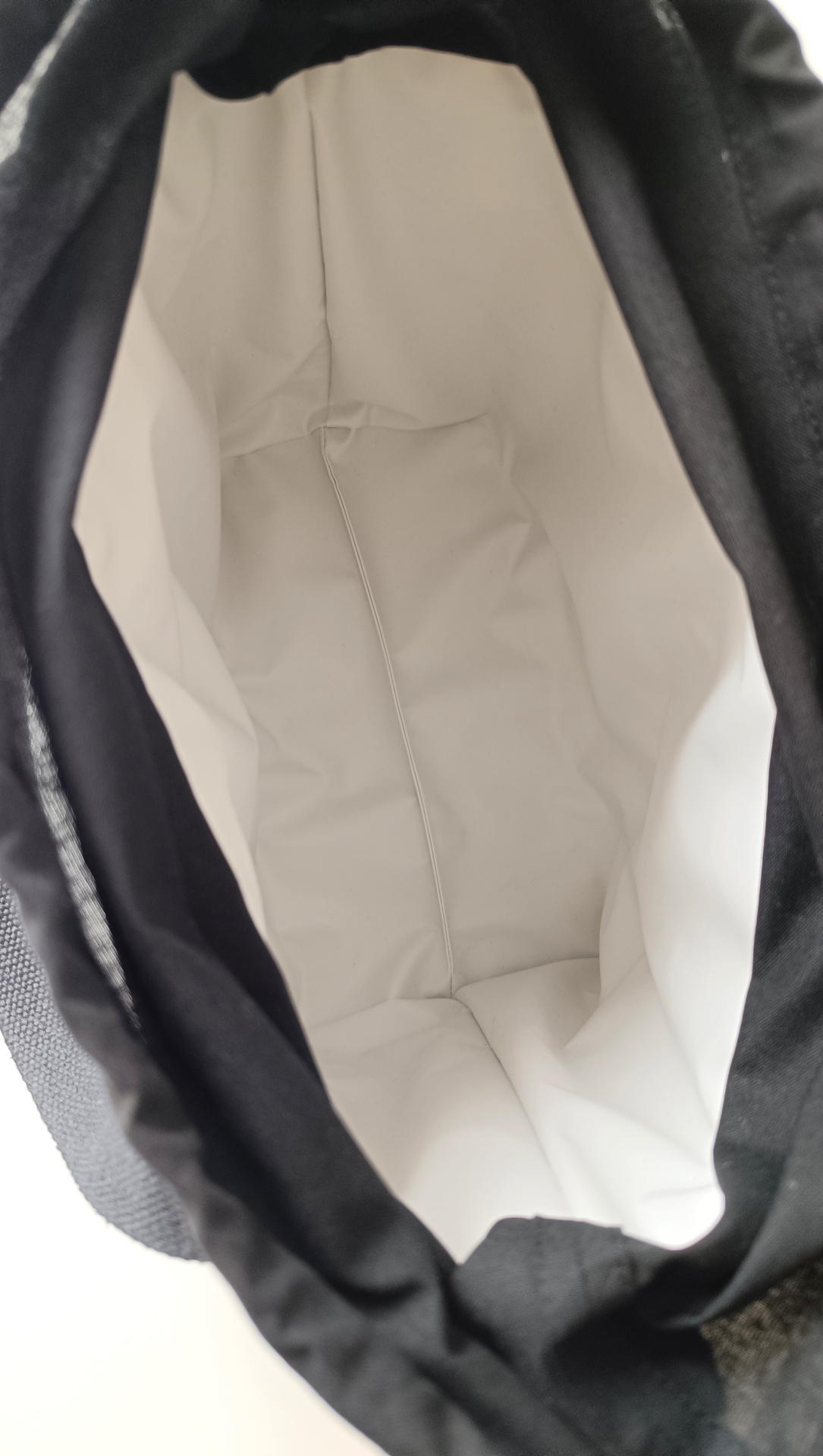 LANCHEIRA TÉRMICA BEGE COM PINTAS PRETAS