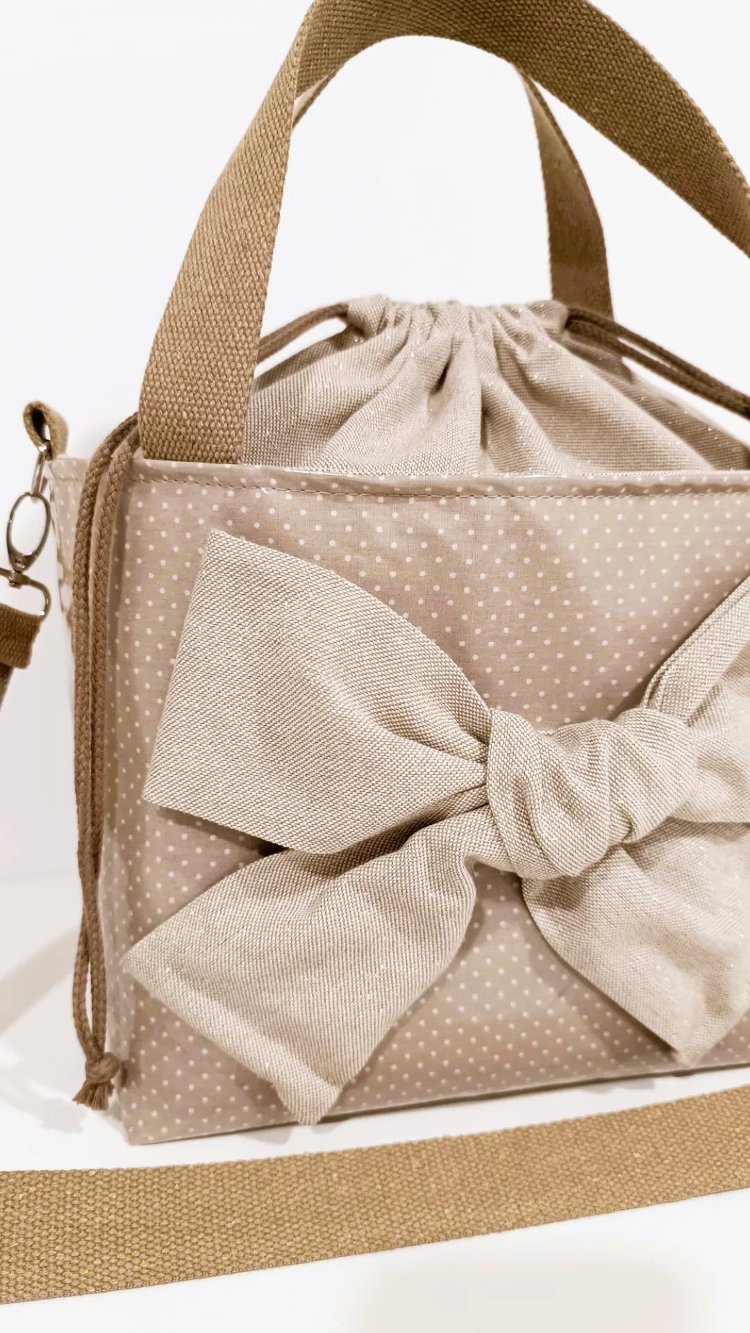 LANCHEIRA TÉRMICA BEGE COM PINTINHAS