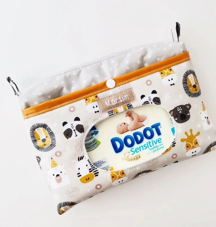 NÉCESSAIRE COM SEPARADOR TOALHITAS