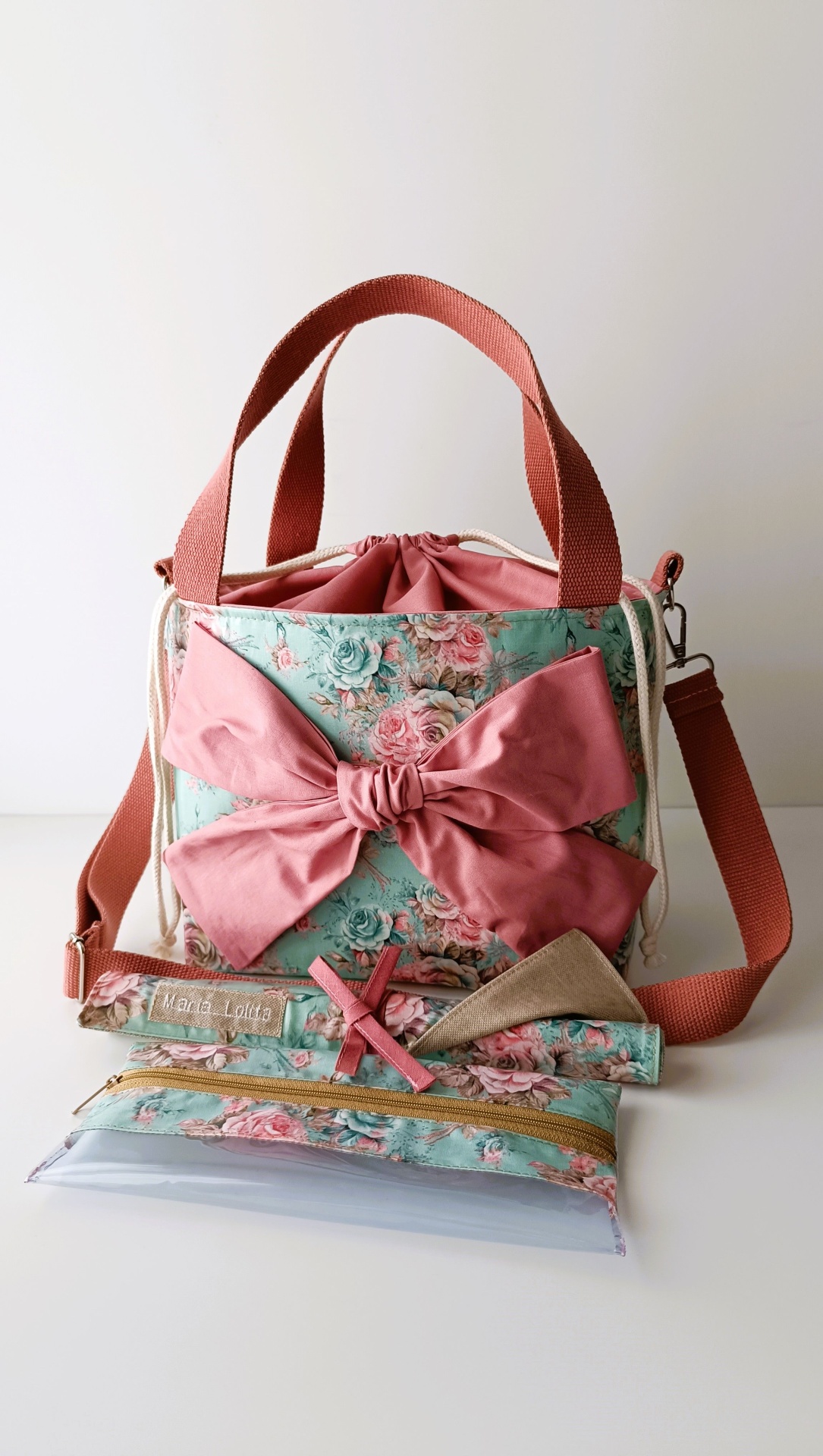 Lancheira térmica azul claro com flores e rosa + alças rosa velho