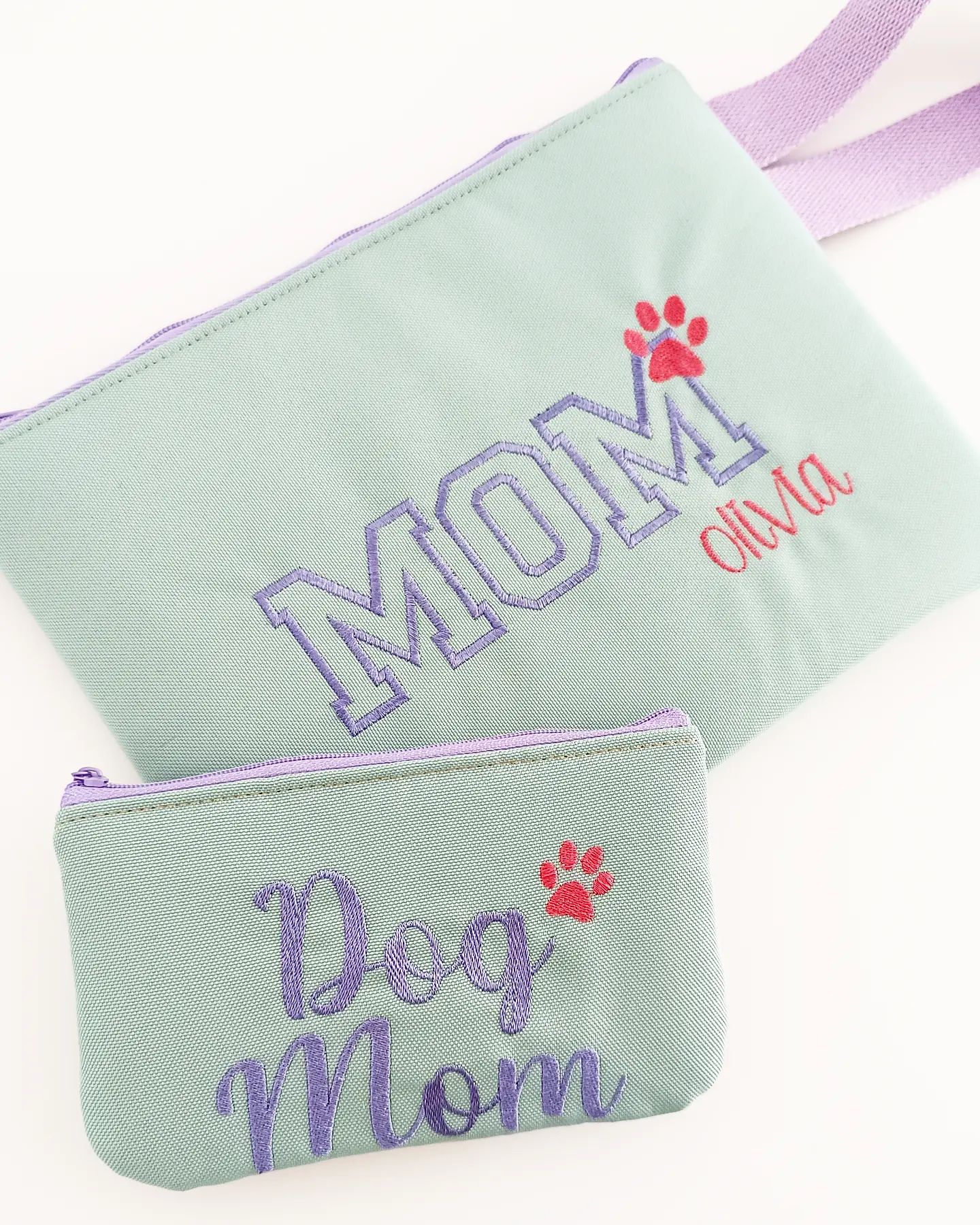 Nécessaire com bordado "Mom Pet"