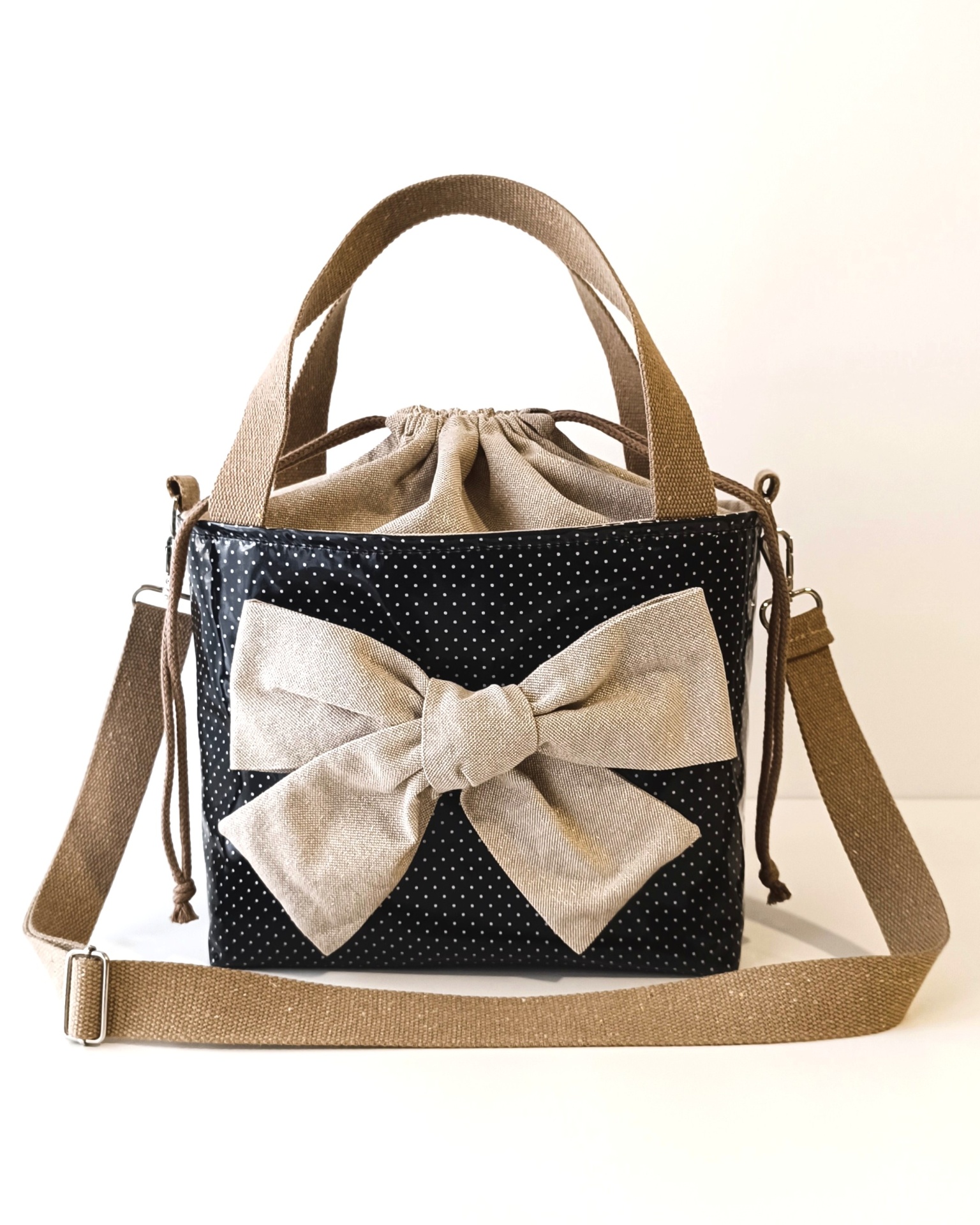 Lancheira térmica preto com pintinhas e linho bege + alças bege escuro