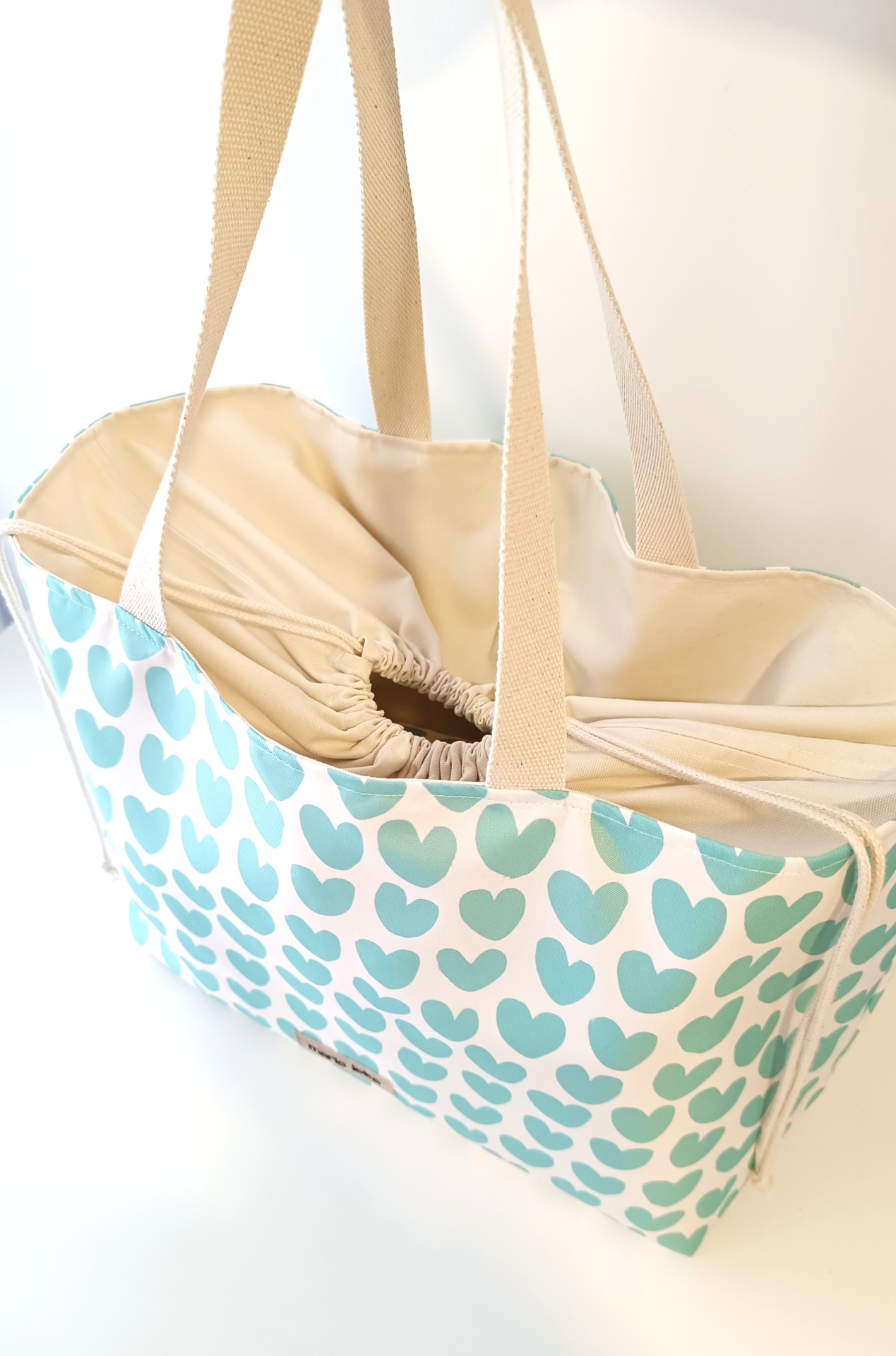 SACO DE PRAIA CORAÇÕES AQUA