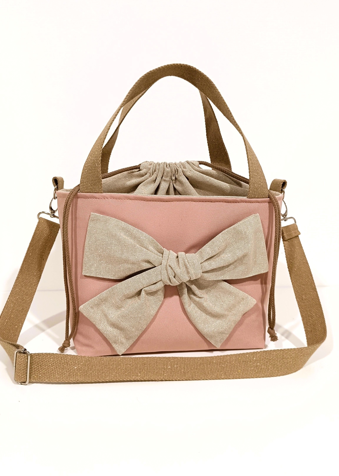 Lancheira térmica rosa bebé + alças bege escuro