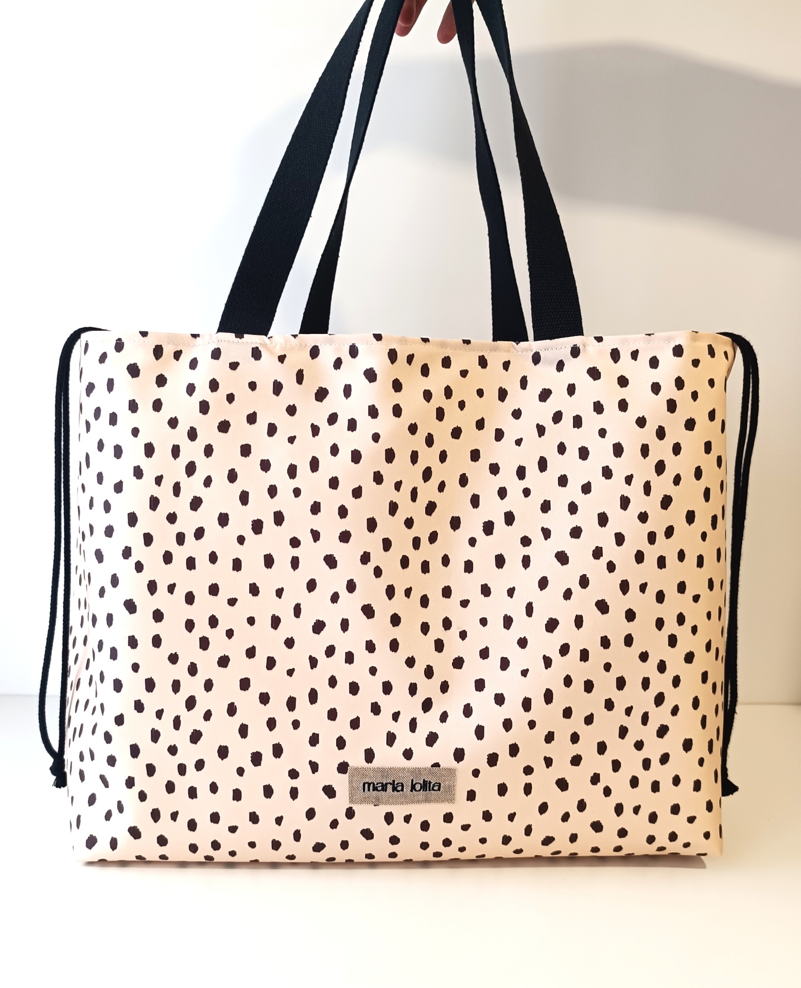 SACO DE PRAIA PINTAS PRETAS COM BEGE