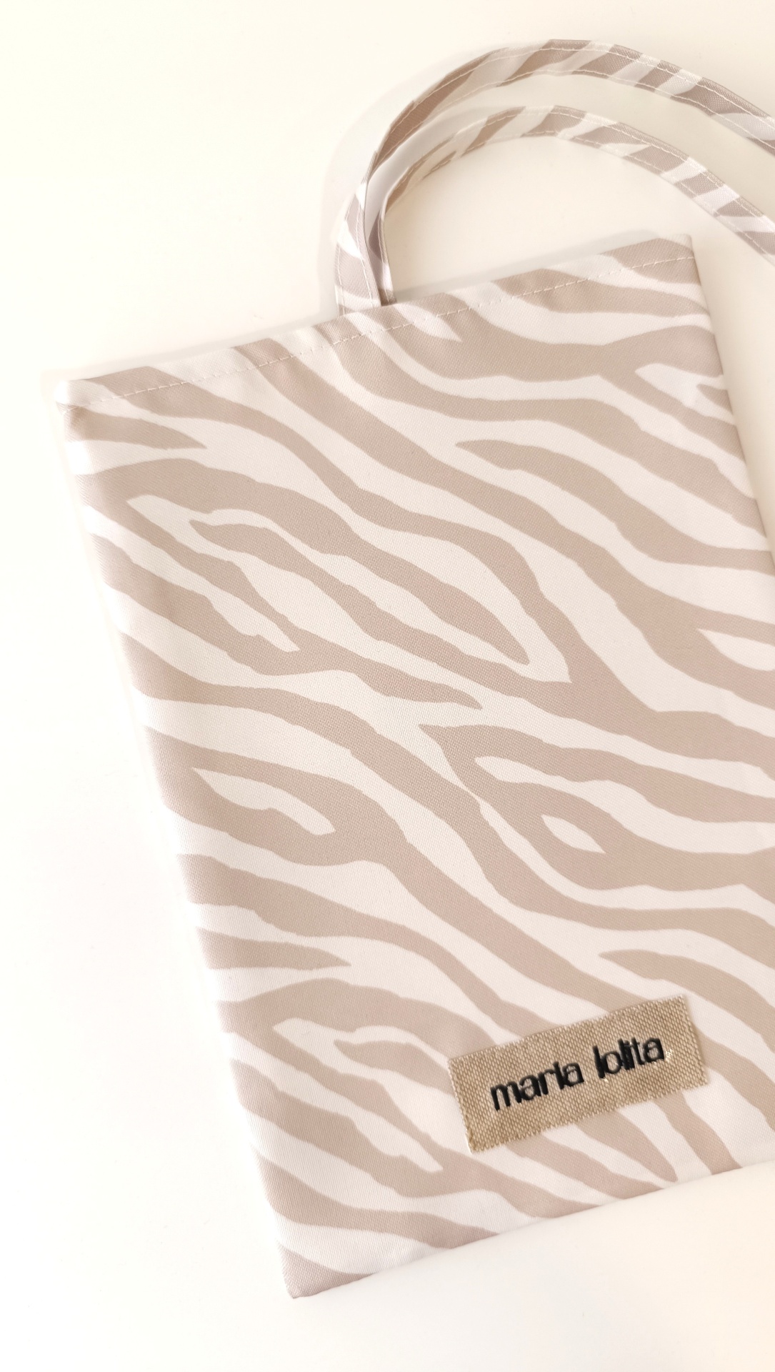 CAPA LIVRO ZEBRA BEGE
