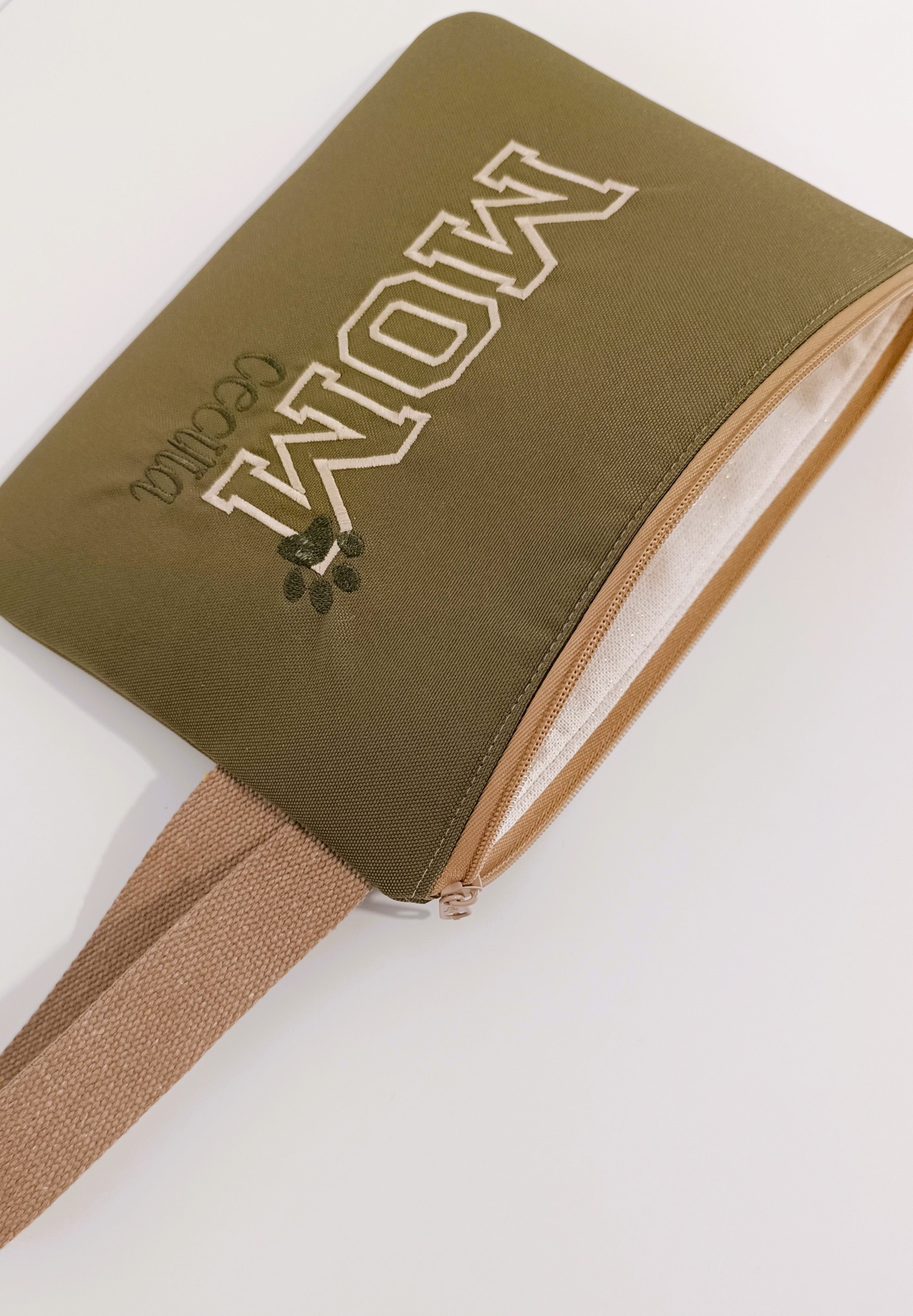 Nécessaire com bordado "Mom Pet"