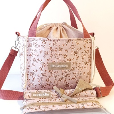 LANCHEIRA TÉRMICA ROSA COM FLORES