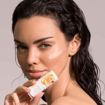 Cristian Lay | Stick solar facial com cor SPF 50+