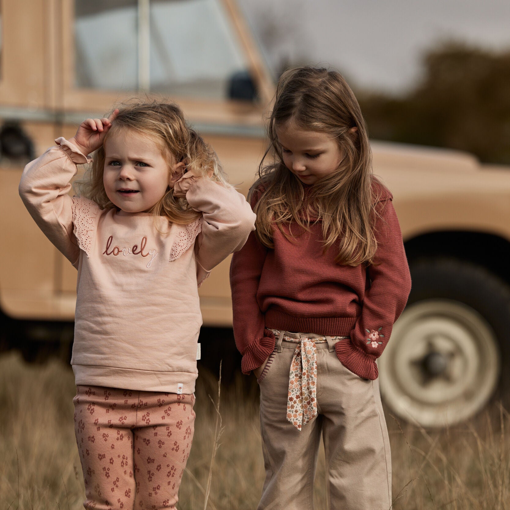 CAMISOLA SAFARI FRIENDS ROSA COM FOLHOS