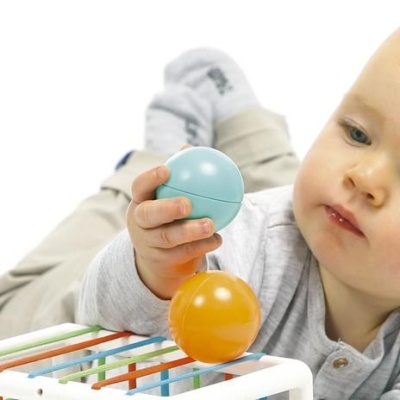 LUDI Cubo de Manipulação com Bolas Sonoras