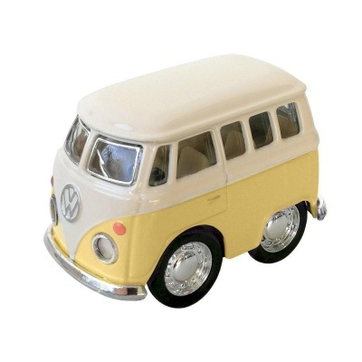 Monnëka Pista com Carros