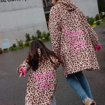 Hello Hossy Poncho de Chuva Léopard