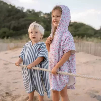 Little Dutch Poncho de Praia Sea Life Azul com Riscas