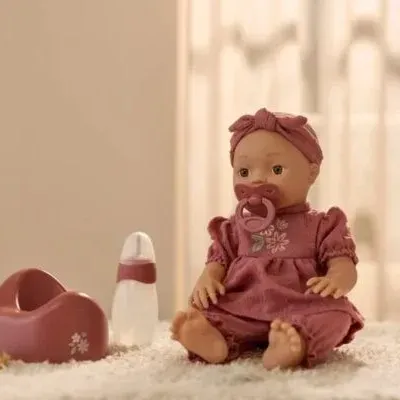 Little Dutch Boneca Livia Bebé que Bebe e Faz Chichi Little Dutch Boneca Livia Bebé que Bebe e Faz Chichi