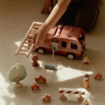 Little Dutch Camião dos Bombeiros com Bonecos