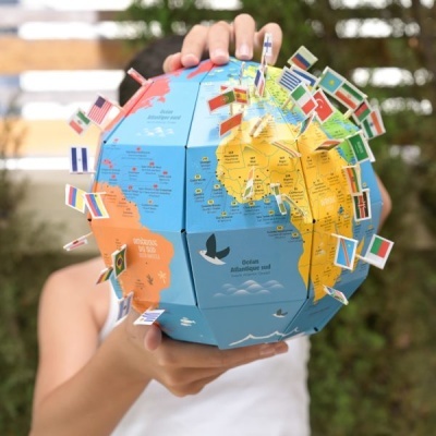 Poppik Globo 3D com Bandeiras do Mundo