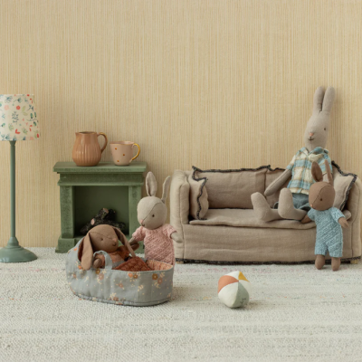 Maileg Coelhinho Micro Castanho Malha Azul Maileg Coelhinho Micro Castanho Malha Azul